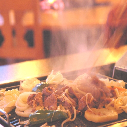【北海道名物ジンギスカン（2食付）】美味しさの秘密は秘伝のタレ！熱々をどうぞ